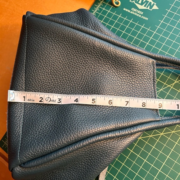 Oliveve Taya in Leather Crossbody - Picture 10 of 12